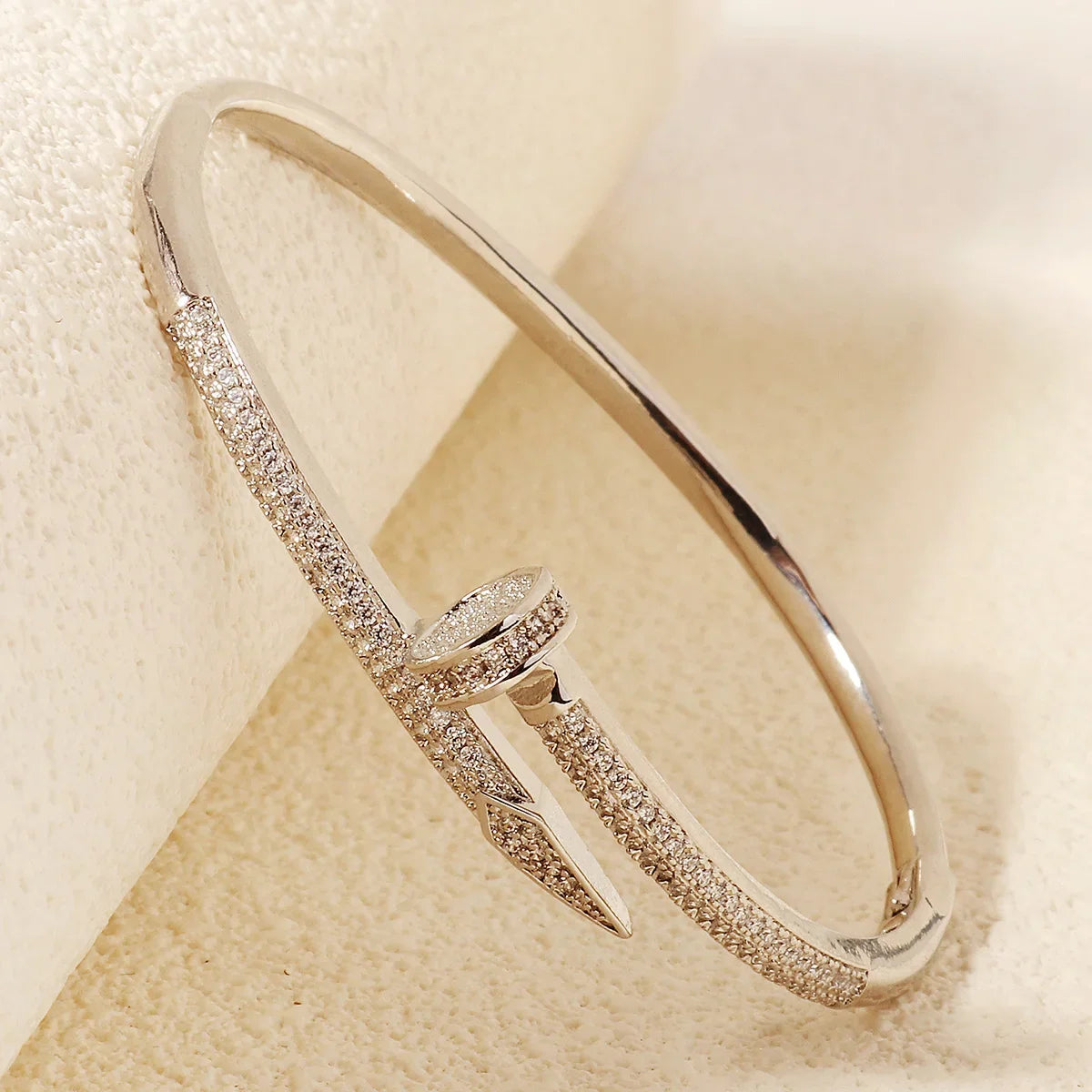 Pulsera Tornillo Luz de Hierro