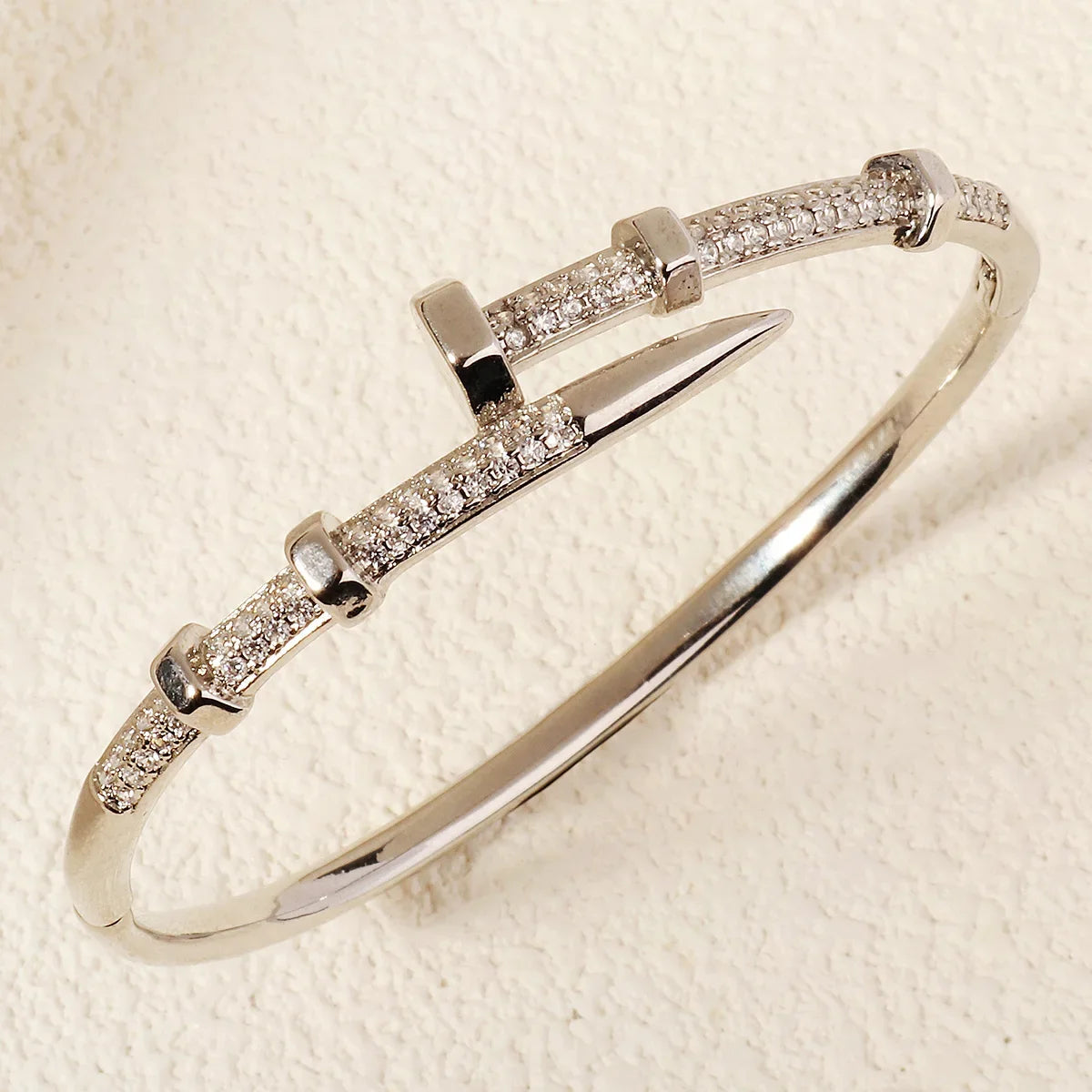 Pulsera Tornillo Luz de Hierro