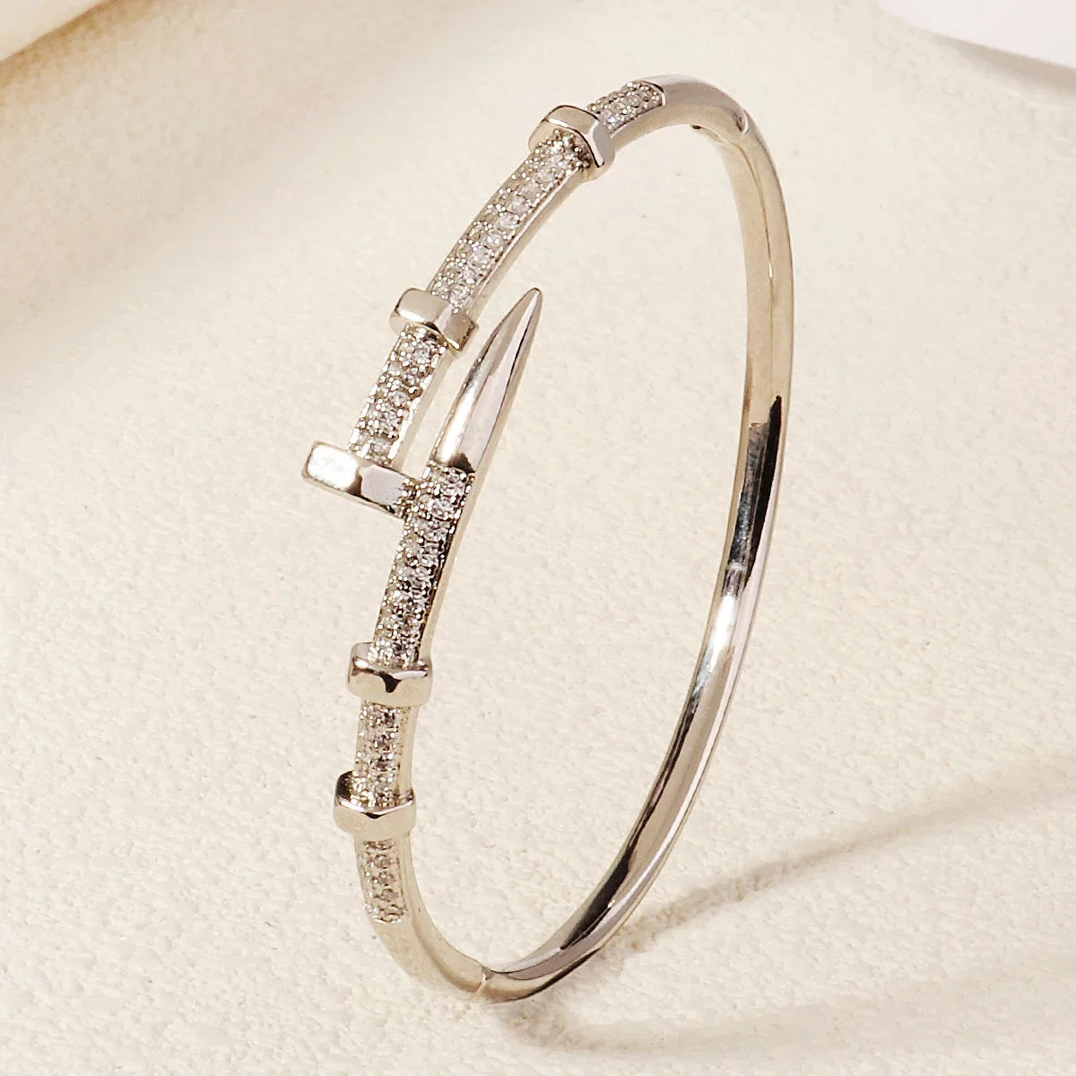 Pulsera Tornillo Luz de Hierro